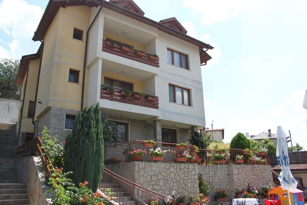 Kris Guest House Devin Ngoại thất bức ảnh